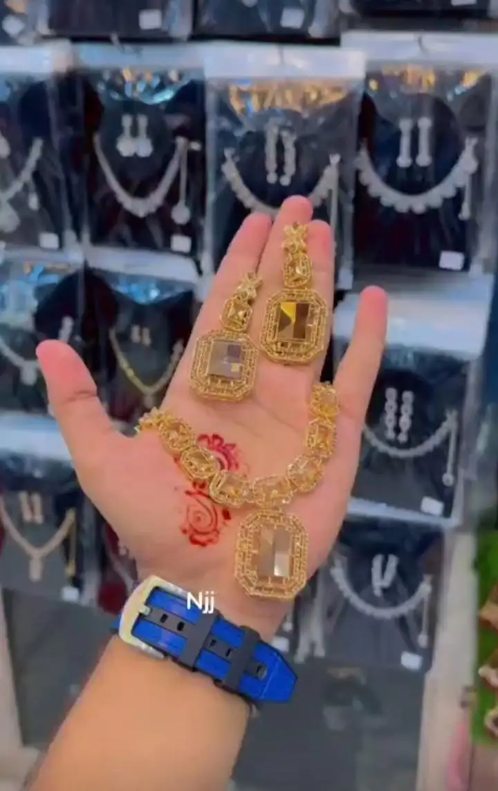 💎 Luxury Red Stone Gold-Plated Bridal Necklace Set 💍