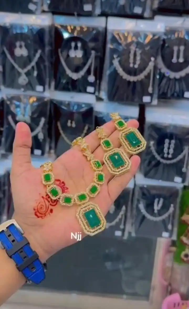 💎 Luxury Red Stone Gold-Plated Bridal Necklace Set 💍