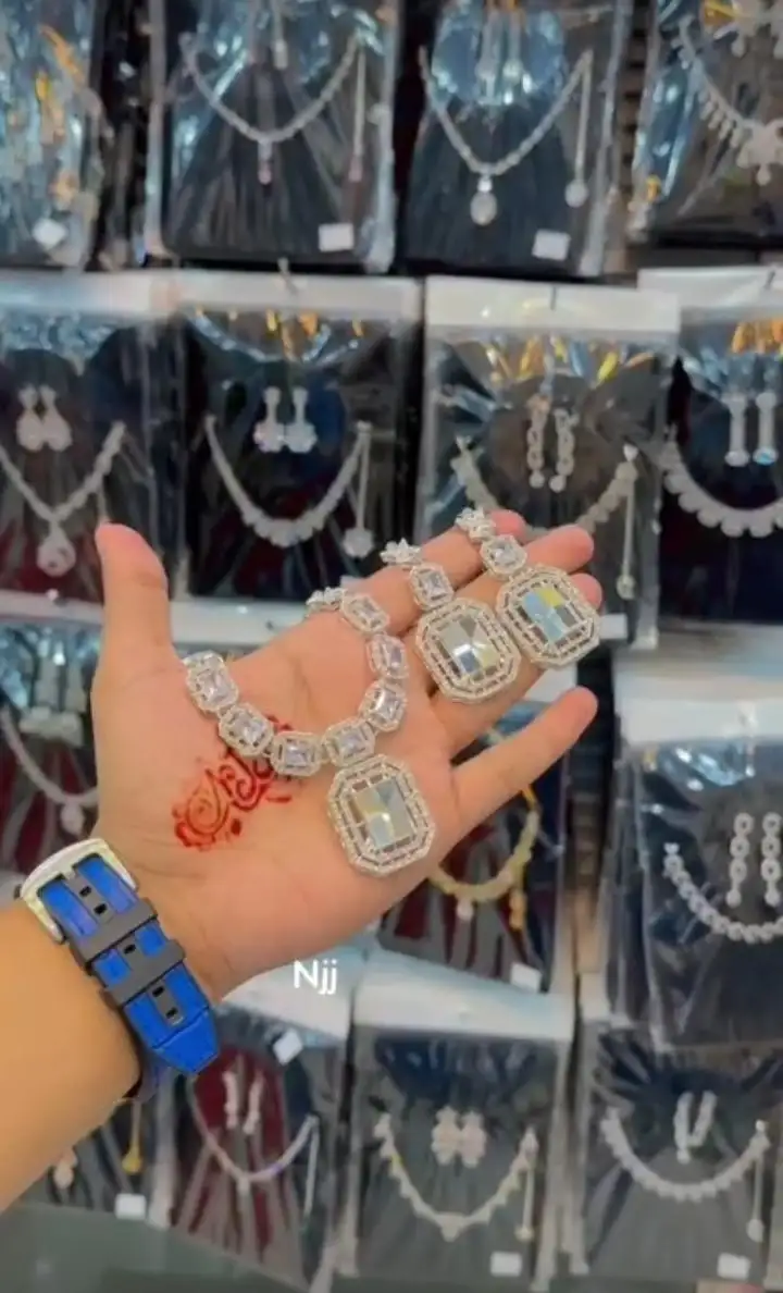 💎 Luxury Red Stone Gold-Plated Bridal Necklace Set 💍